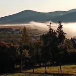 Kalaris Vendeghaz 公寓