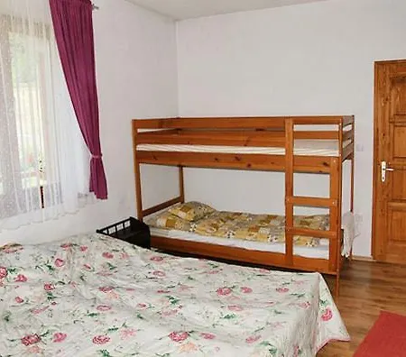 Kalaris Vendeghaz Apartment Holloko