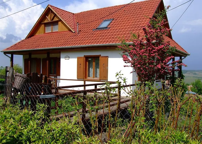 Kalaris Vendeghaz Hollókő